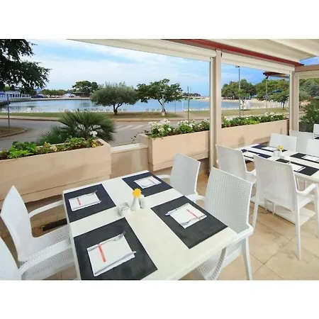 Σπίτι διακοπών In With Swimming Pool *